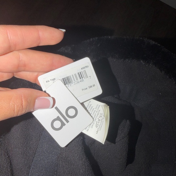 ALO Yoga Black Faux Fur Hat - Picture 2 of 2